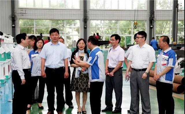 領導考察蜜桃AV在线网址生產車間