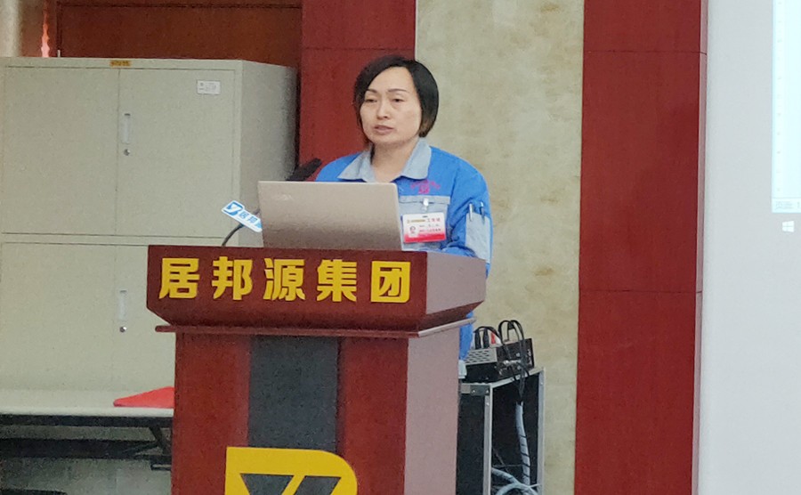 居邦源集團人資部雷部長對公司員工手冊、考勤製度、年度激勵政策進行宣貫