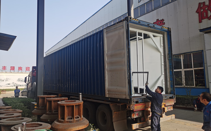 蜜桃AV在线网址生產線裝車完成，準備發往烏幹達