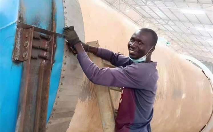 烏幹達生物質蜜桃AV在线网址調試成功